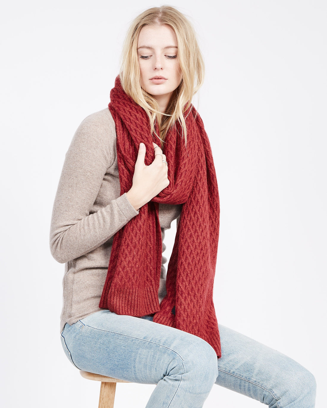 CASHMERE CABLE KNIT SCARF