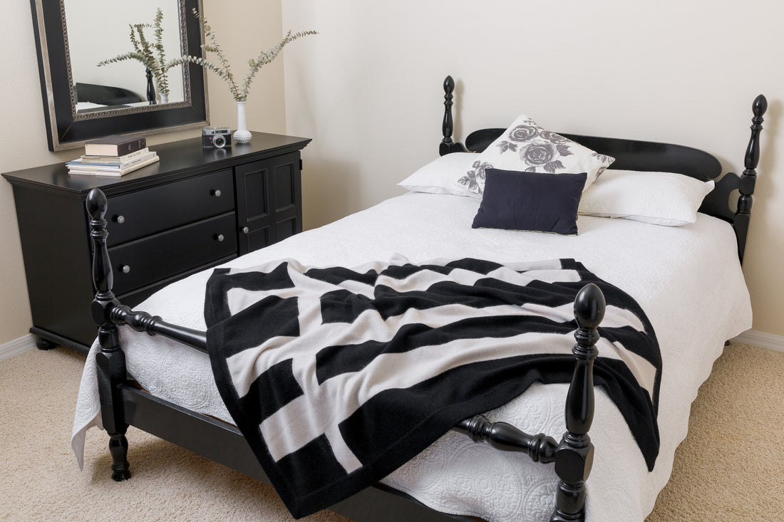 HOME - Modern Stripe Cashmere Blanket